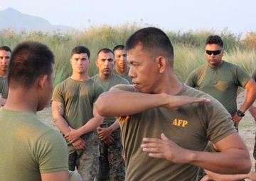 Philippine, US Marines train for hand-to-hand combat