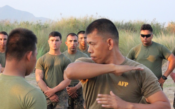 BK13- Philippine and US Marines train together in martial arts