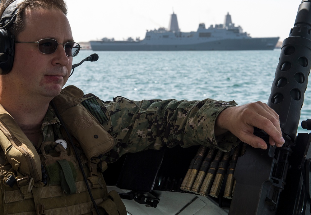 USS Green Bay (LPD 20) departs Jebel Ali