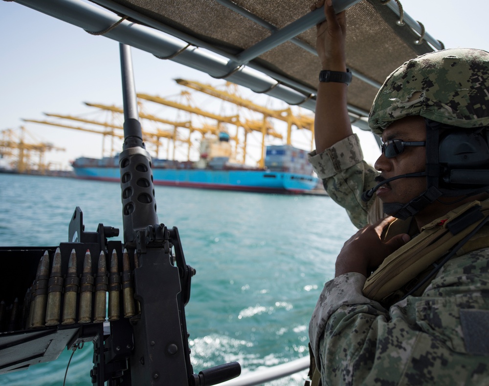 USS Green Bay (LPD 20) departs Jebel Ali