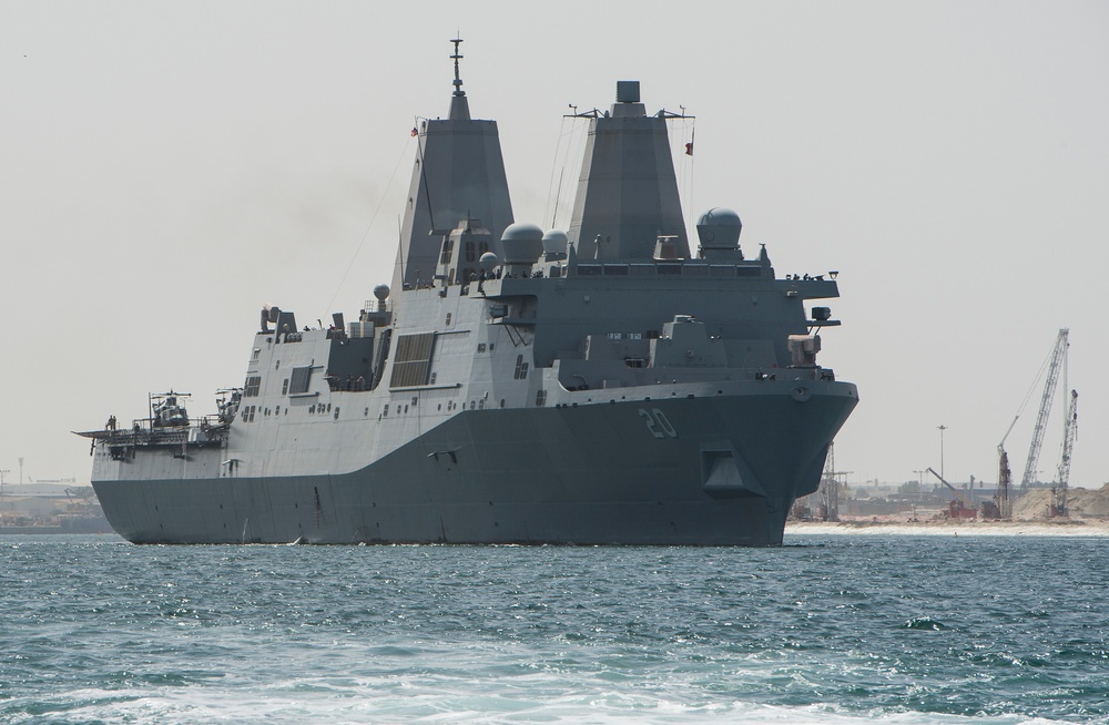USS Green Bay (LPD 20) departs Jebel Ali