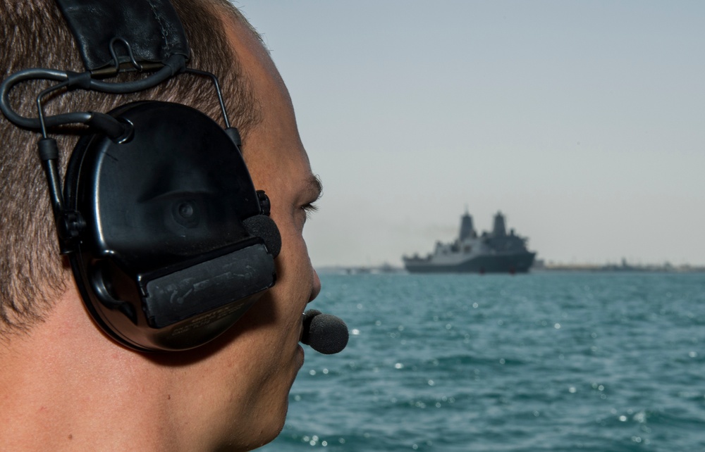 USS Green Bay (LPD 20) departs Jebel Ali