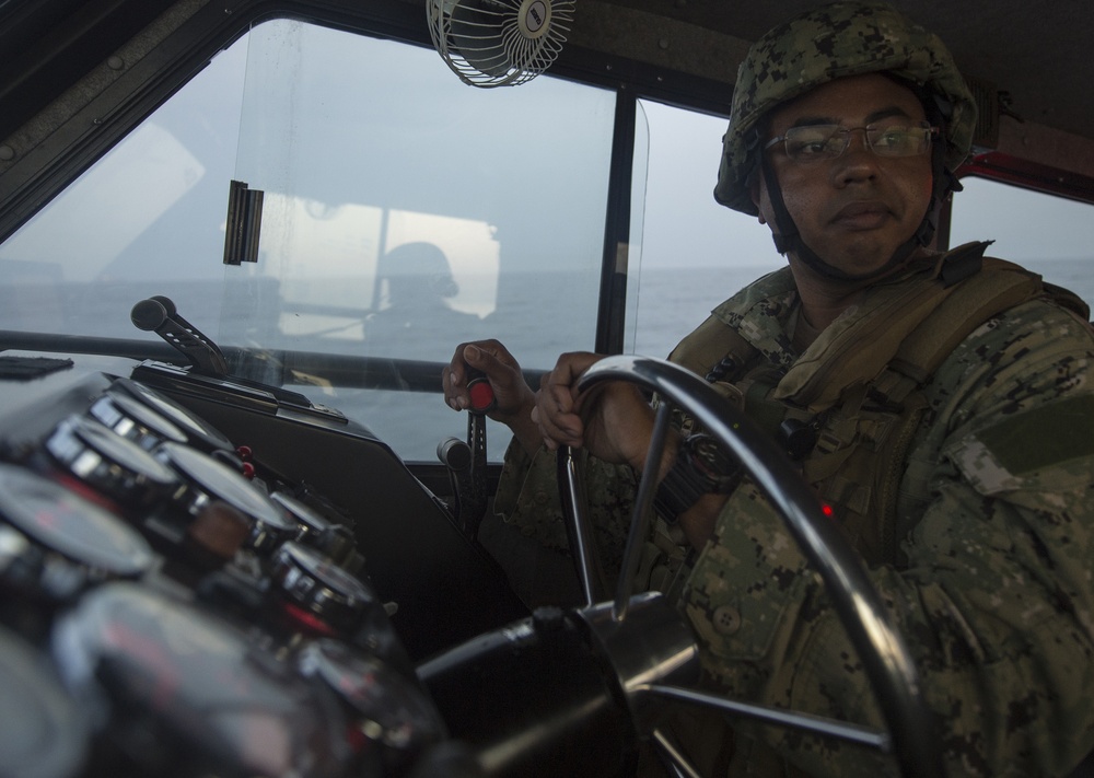 USS Peleliu (LHA 5) arrival in Jebel Ali, UAE