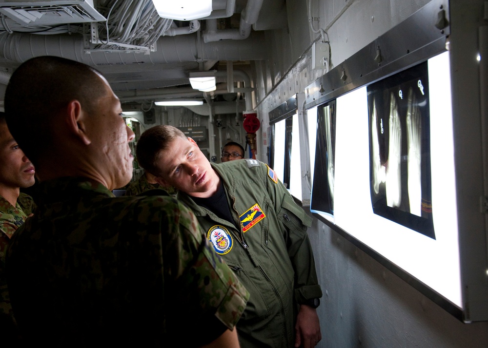 USS Bonhomme Richard tour