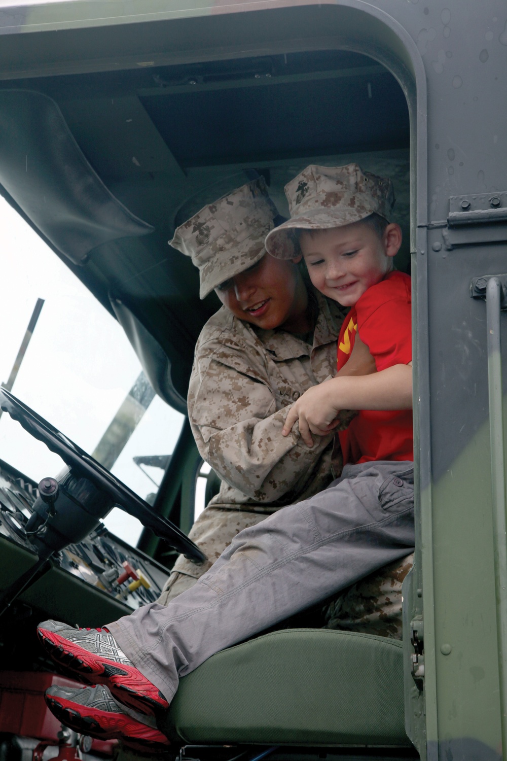 Marines, sailors show appreciation for children during warrior days