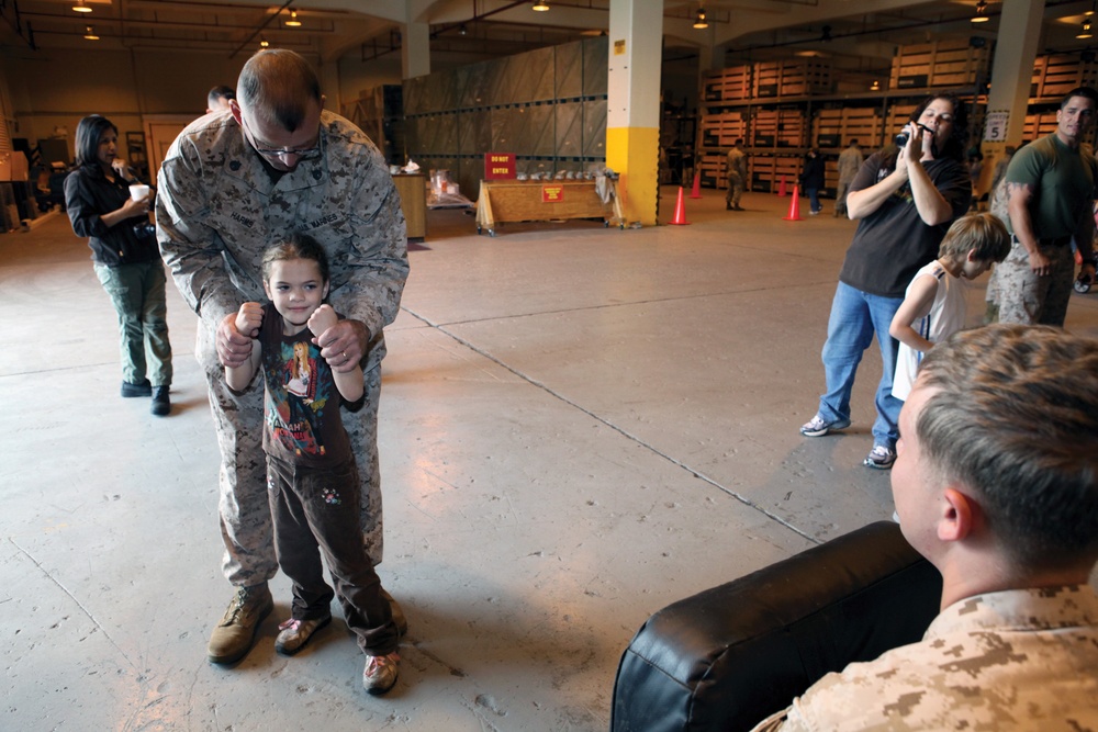 Marines, sailors show appreciation for children during warrior days