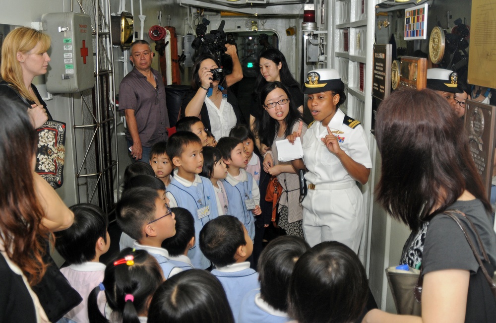 Children visit USS Peleliu