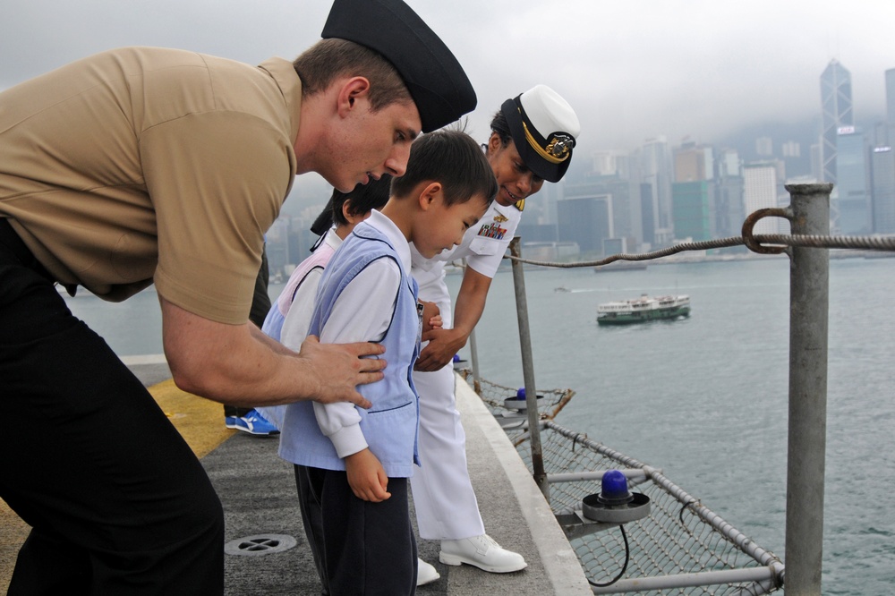 Children visit USS Peleliu