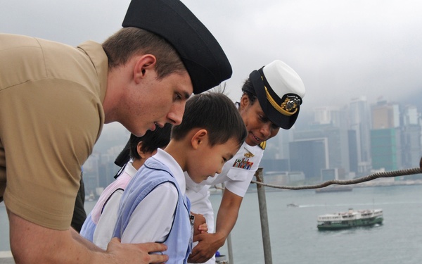 Children visit USS Peleliu