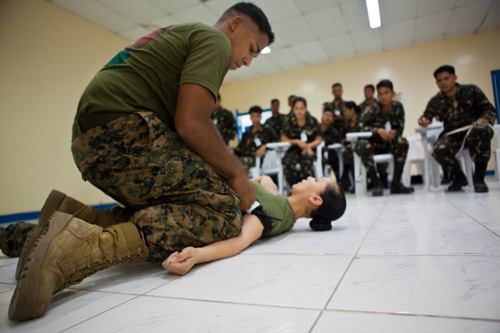 Dvids Images Philippine Us Service Members Apply Medical Techniques At Balikatan Image 4 Of 4 0446