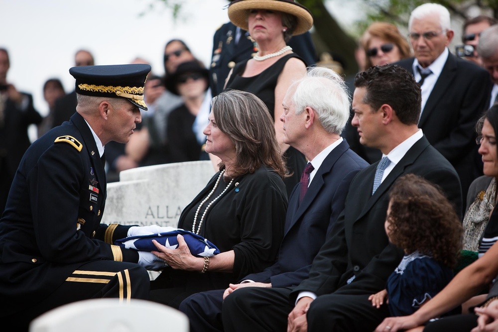 Soldiers laid to rest in Arlington