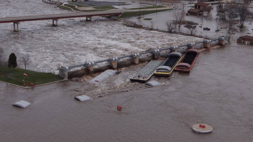 Coast Guard responding to barges resting against Marseilles Ill. Dam