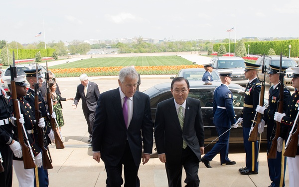 Hagel Hosts U.N. Secretary General at Pentagon