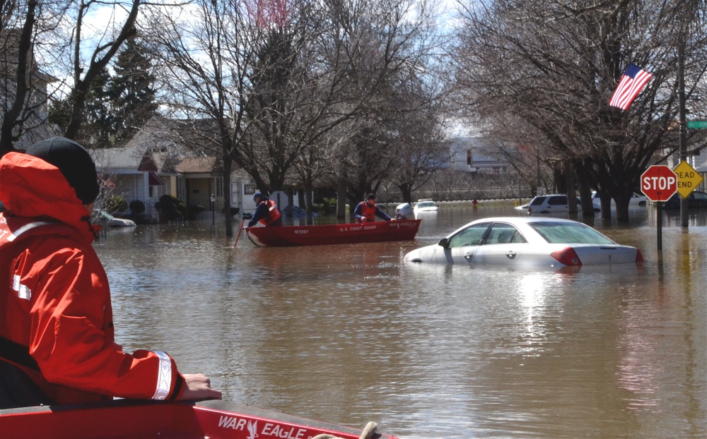 Coast Guard response team supporting flood response efforts in Illinois