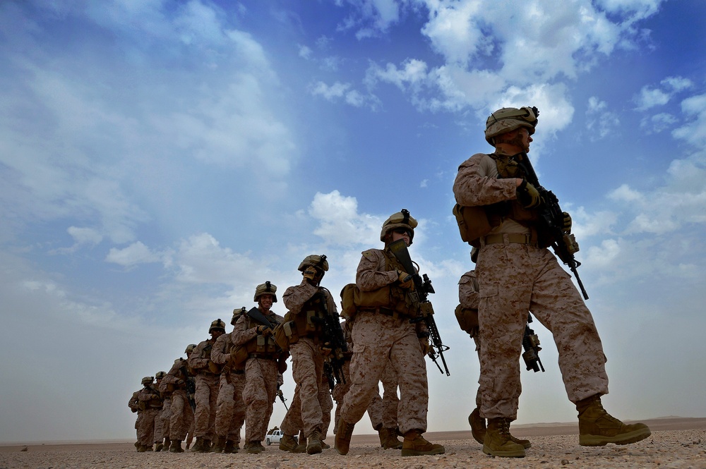 U.S. Marines arrive in Qatar desert for Eagle Resolve 2013