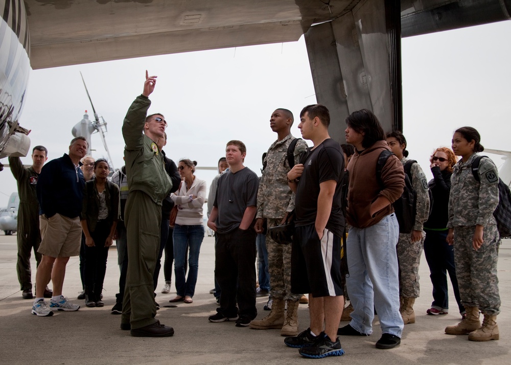 Students visit NAF Atsugi for Aviation Day