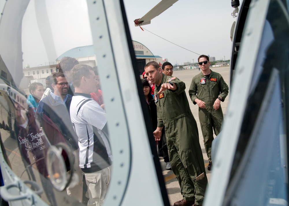 Students visit NAF Atsugi for Aviation Day