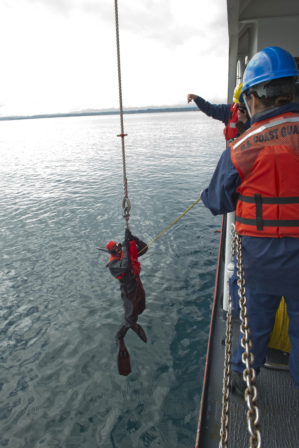 Polar Star training: Rescue swimmer