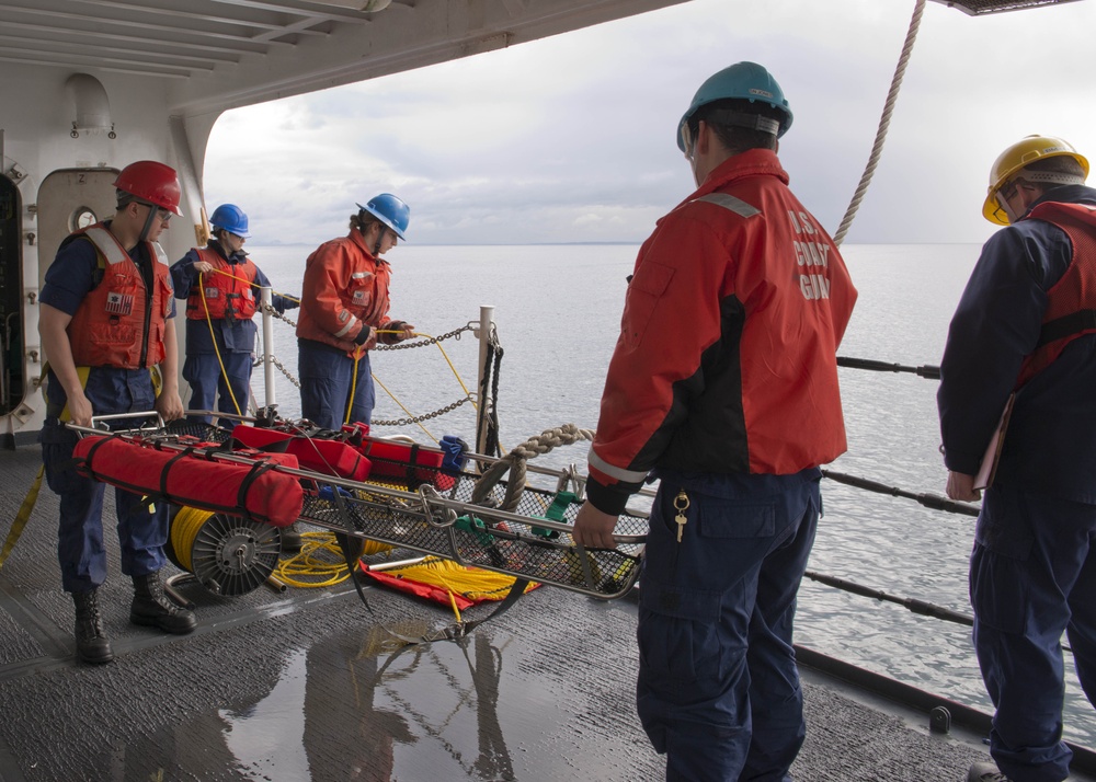 Polar Star training: Rescue swimmer