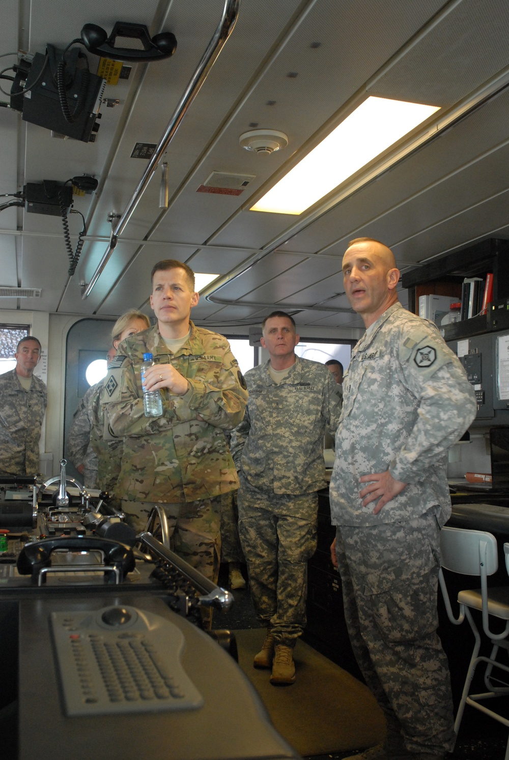 Chief of Army Reserve visits LSV 8