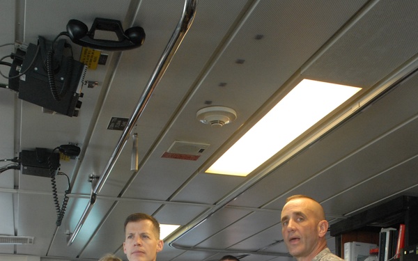 Chief of Army Reserve visits LSV 8