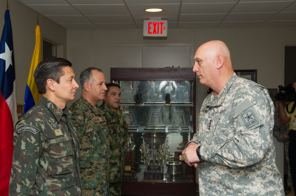 Odierno visits US Army South headquarters