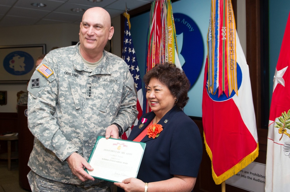 Odierno visits US Army South headquarters