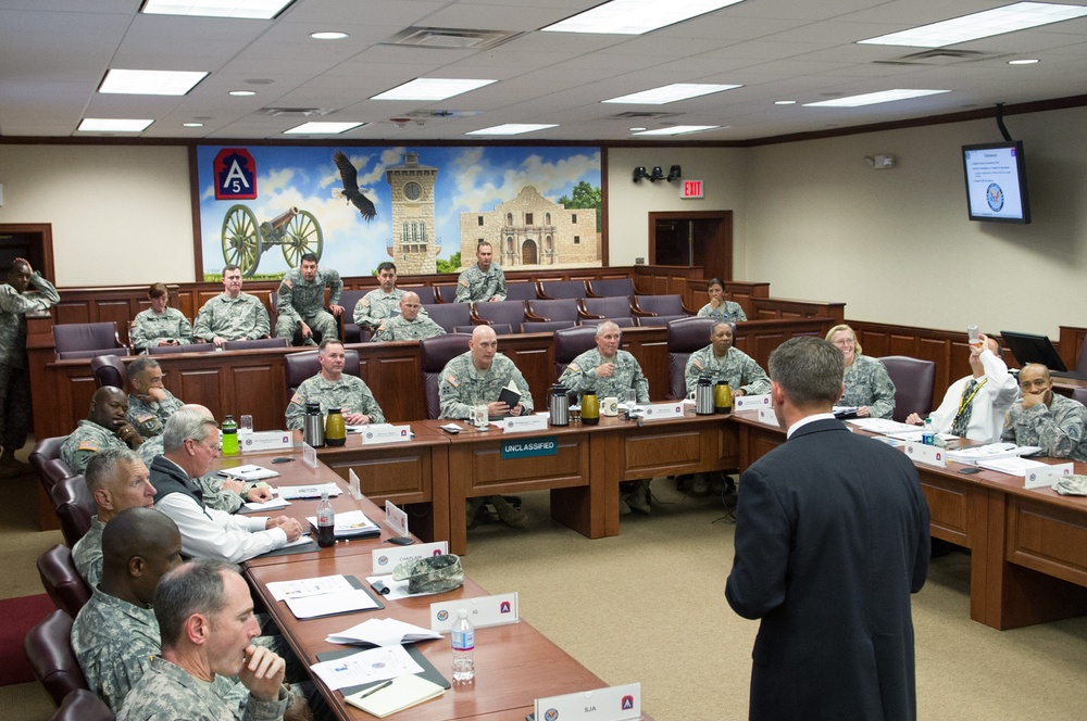 Odierno visits US Army South headquarters