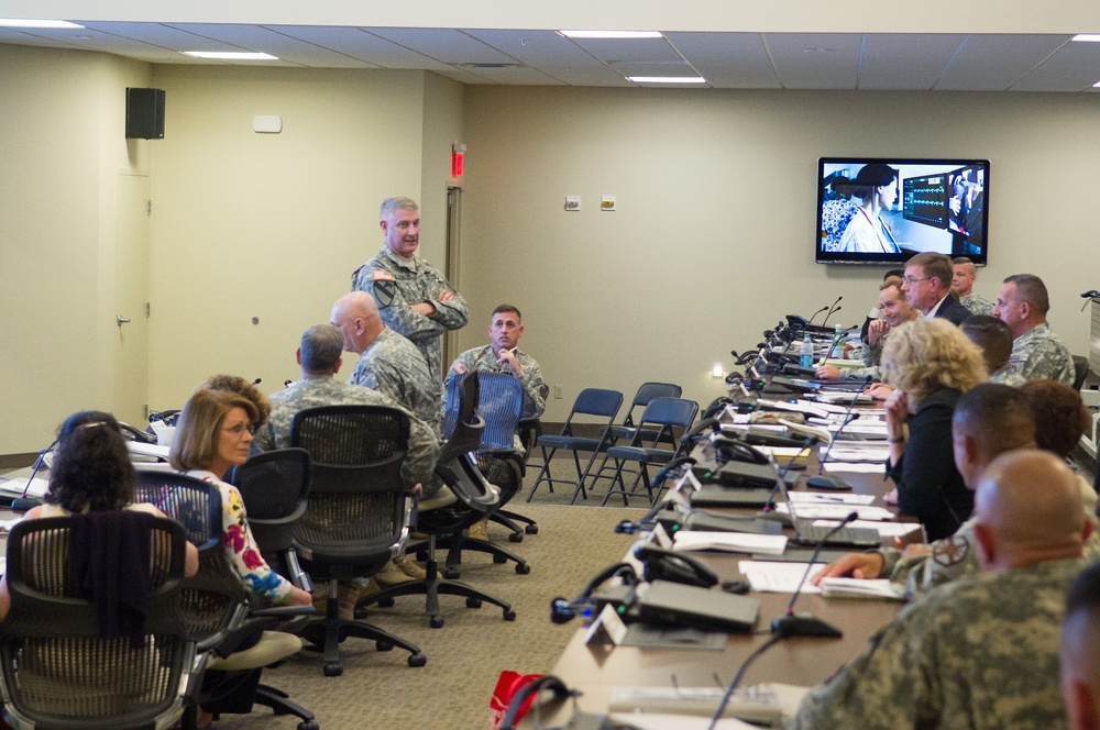 Odierno visits US Army South headquarters