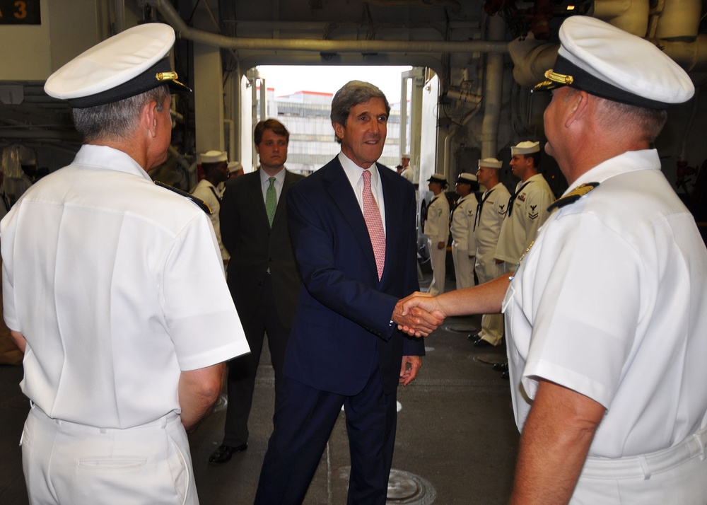 Kerry visits USS Wasp