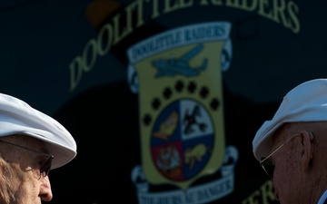 Doolittle Raiders reunite with B-25