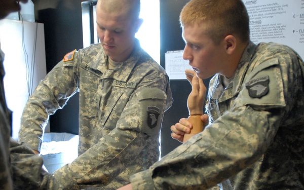 Soldiers use hands-on training to teach life-saving tactics