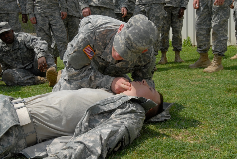 Soldiers use hands-on training to teach life-saving tactics