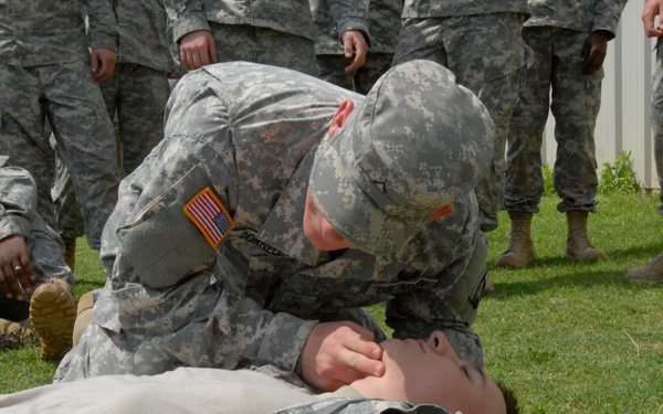 Soldiers use hands-on training to teach life-saving tactics