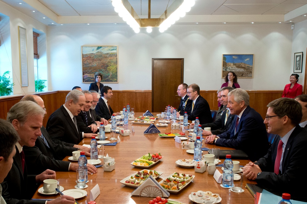 Hagel visits Middle East