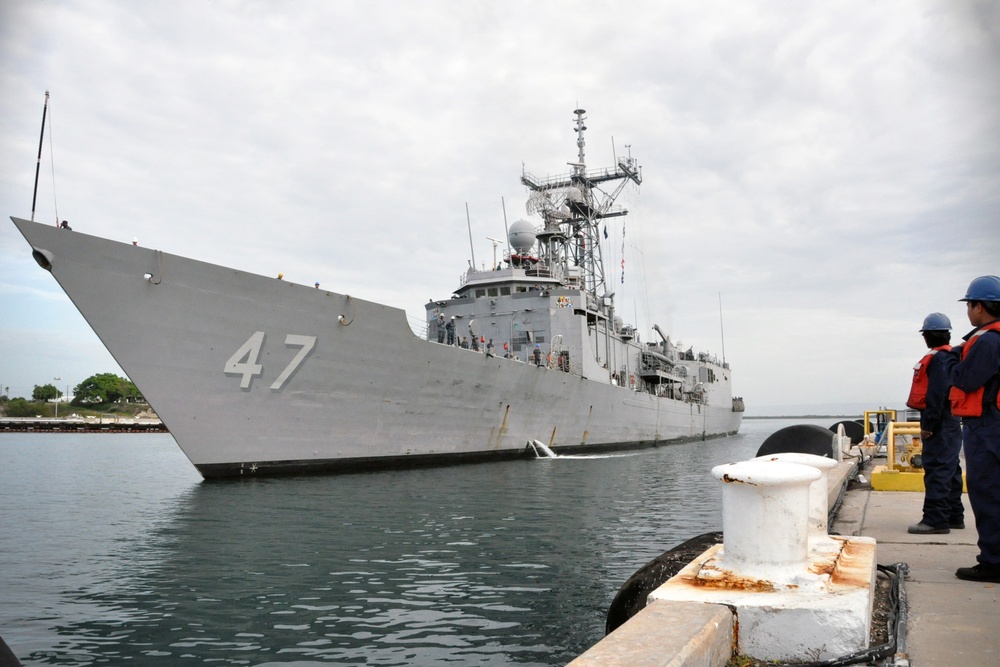 USS Nicholas arrives in NS Guantanamo Bay