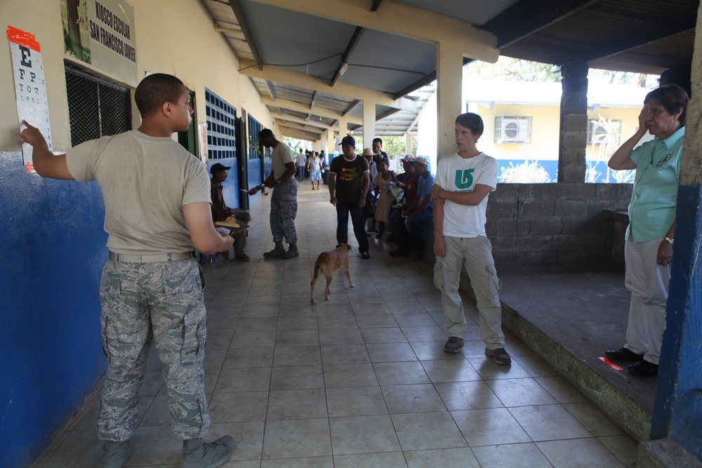Beyond the Horizon-Panama 2013 provides medical assistance