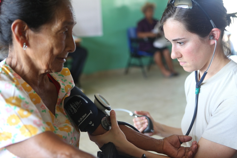 Beyond the Horizon-Panama 2013 provides medical assistance