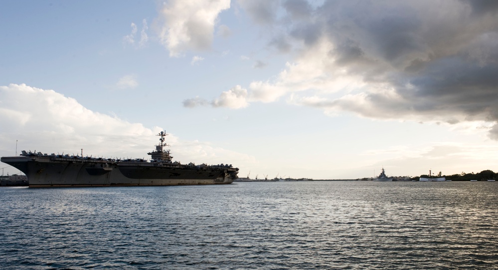 Stennis visits Pearl Harbor