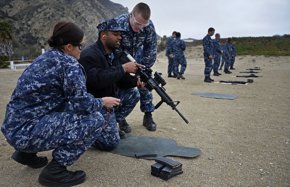 Combat systems and deck groom