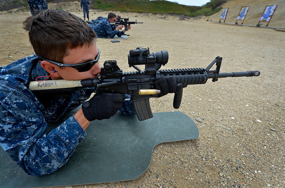 Combat systems and deck groom