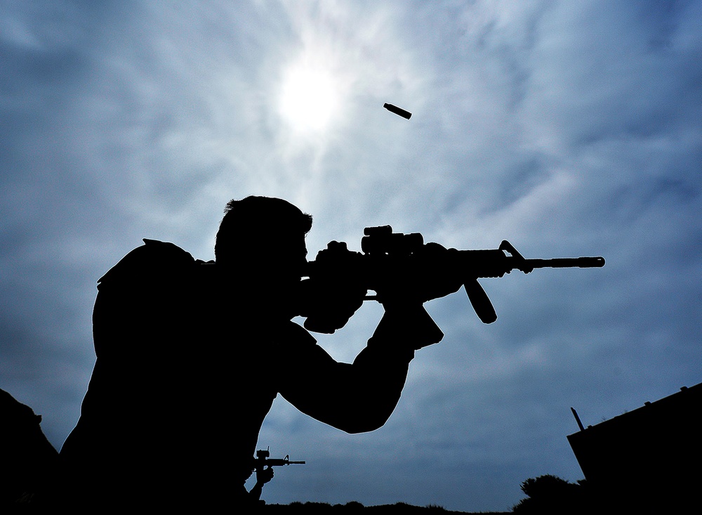 Combat systems and deck groom