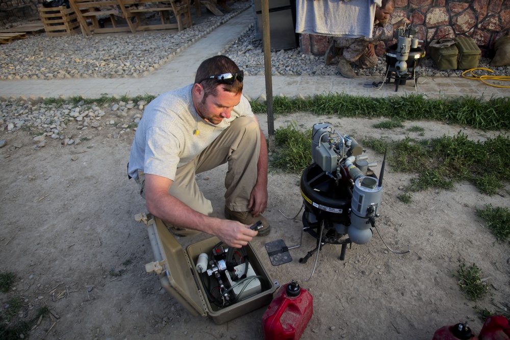 Soldiers and Marines practice with the Honeywell RQ-16 T-Hawk