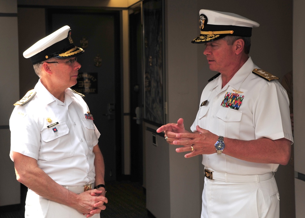 Visiting US 3rd Fleet headquarters