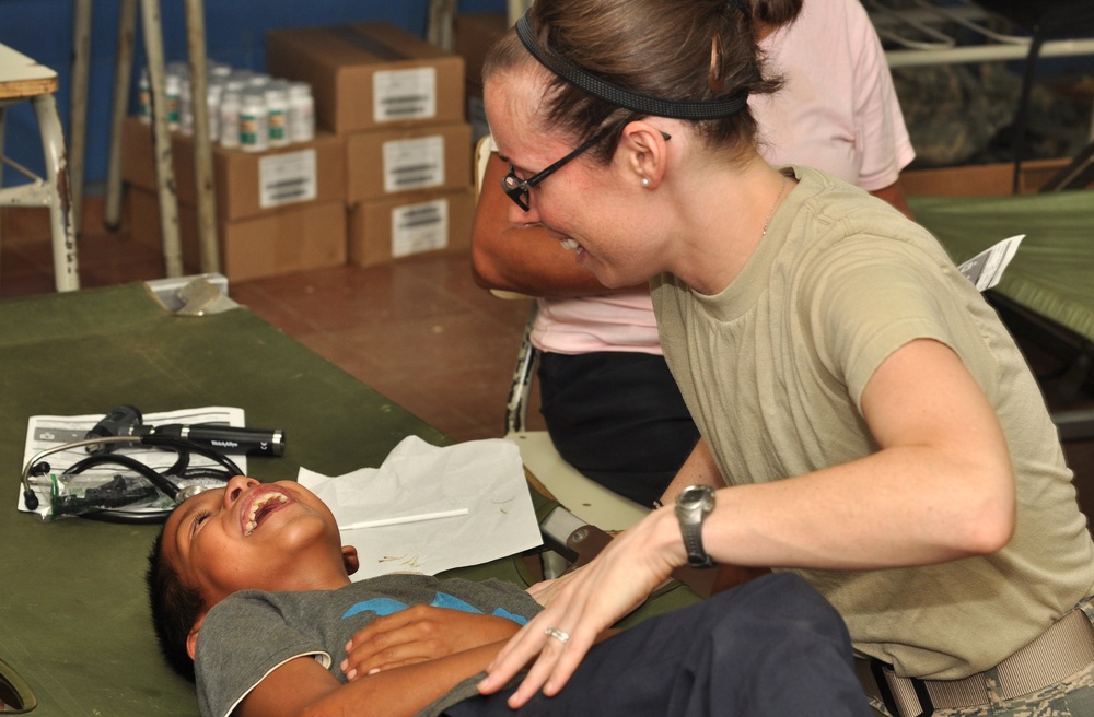 US Air Force pediatrician supports humanitarian effort in El Salvador