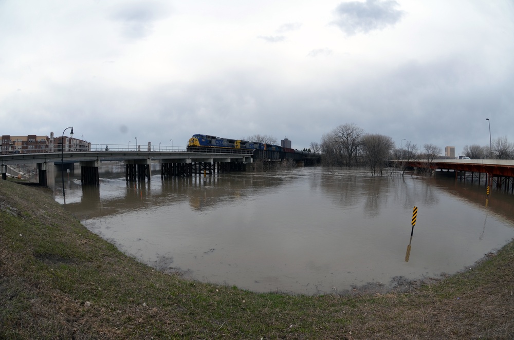 Corps continues Fargo, ND, flood fight