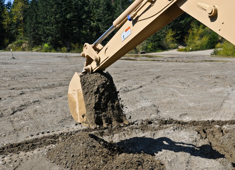 14th Engineers train with new excavators