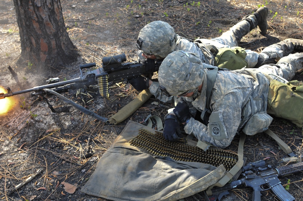Red Falcon paratroopers’ field exercise tests their combat situation readiness