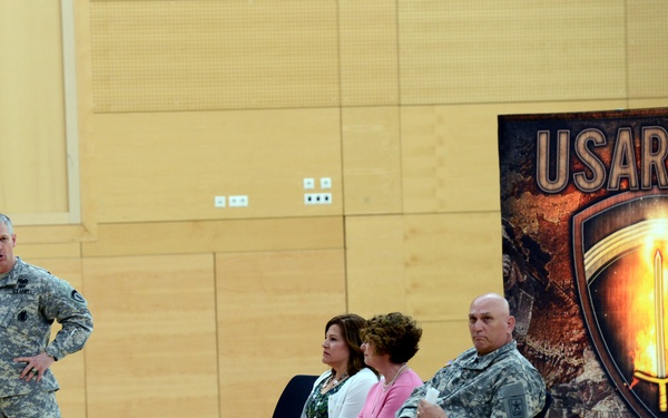 US Army Chief of Staff Gen. Raymond T. Odierno visits Wiesbaden