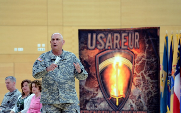 US Army Chief of Staff Gen. Raymond T. Odierno visits Wiesbaden